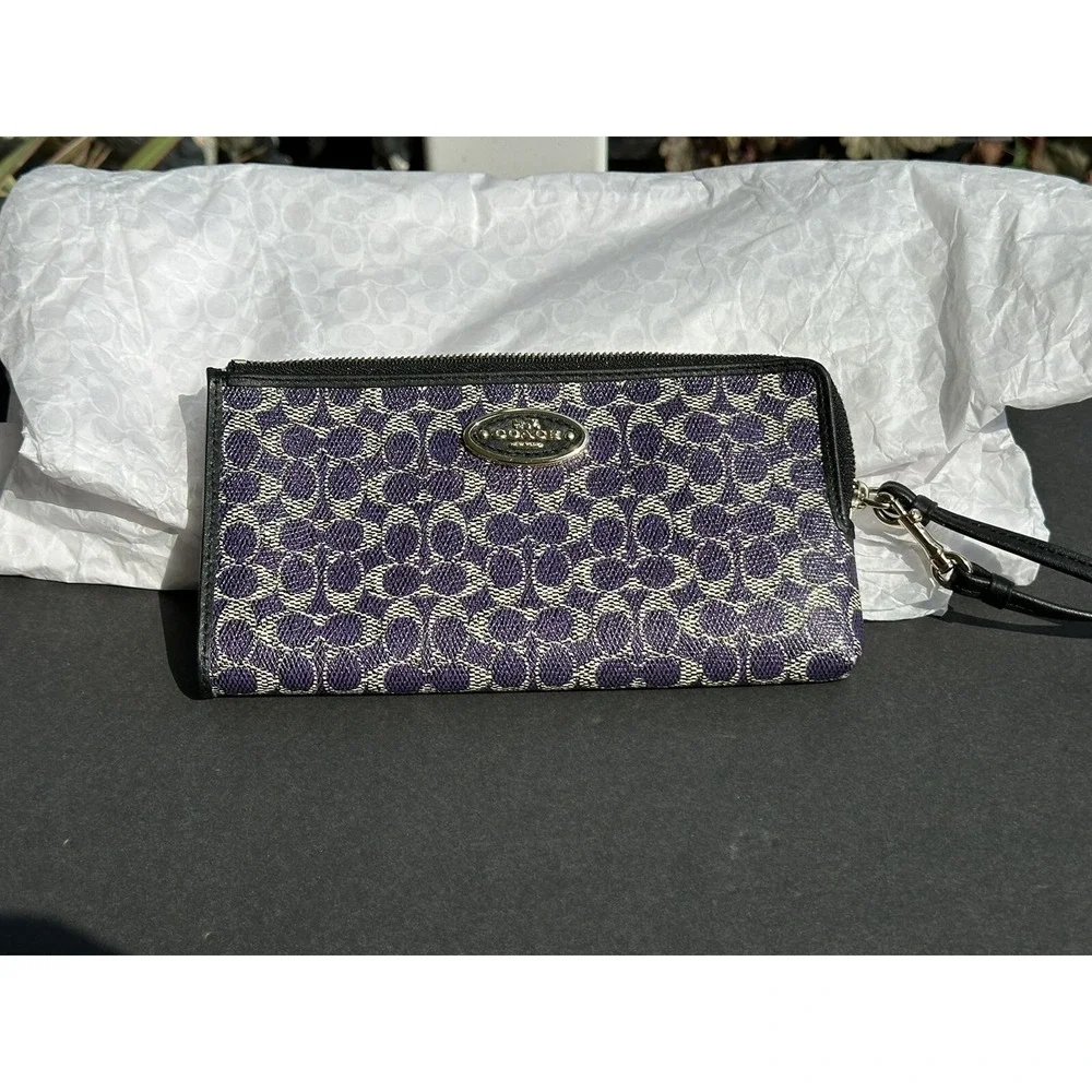 NWT COACH Signature Coated Canvas Zip Clutch/Wristlet Wallet Purple/Violet 52462